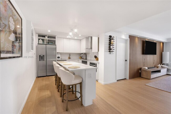 Building Photo - 5161 Collins Ave