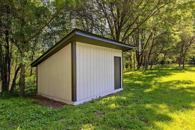 Building Photo - 300 Camelot Way