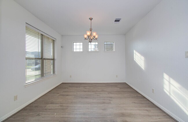 Building Photo - 22314 Mosshall Ct