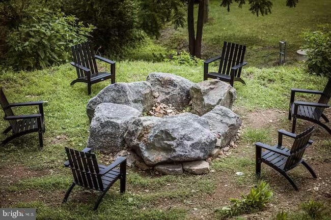 Building Photo - 284 Hickory Dr