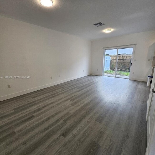 Building Photo - 1720 SE 9th Ave