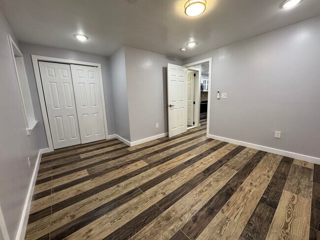 Building Photo - 102 Old Bergen Rd