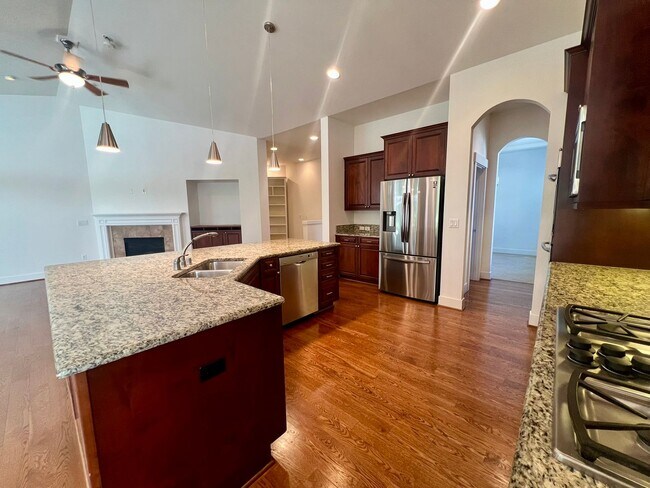 Building Photo - PENDING APPLICATION; Spacious Home on Golf Course  - All Bedrooms En Suite