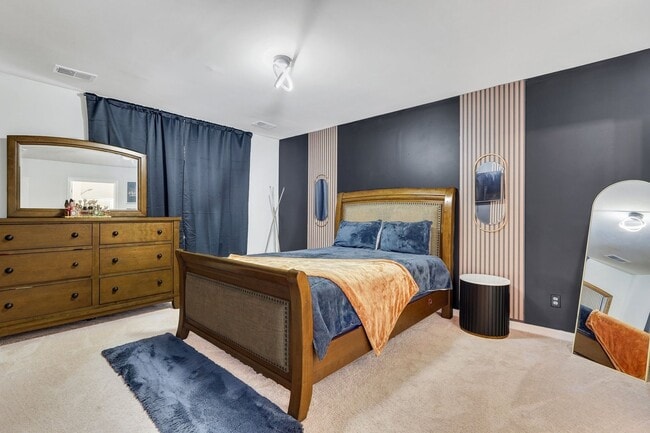 Building Photo - 4 Bed, 2 Bath Gem in Park West!