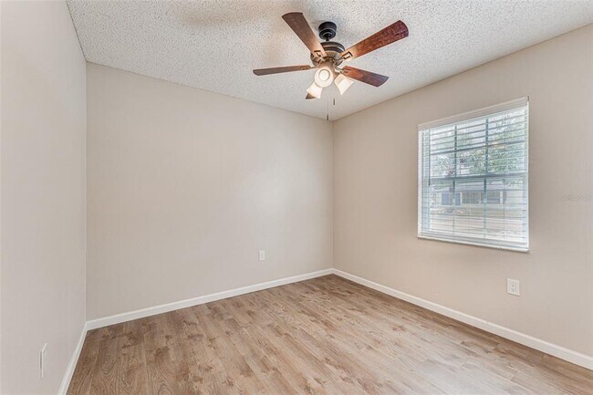 Building Photo - 5010 Larch Ln
