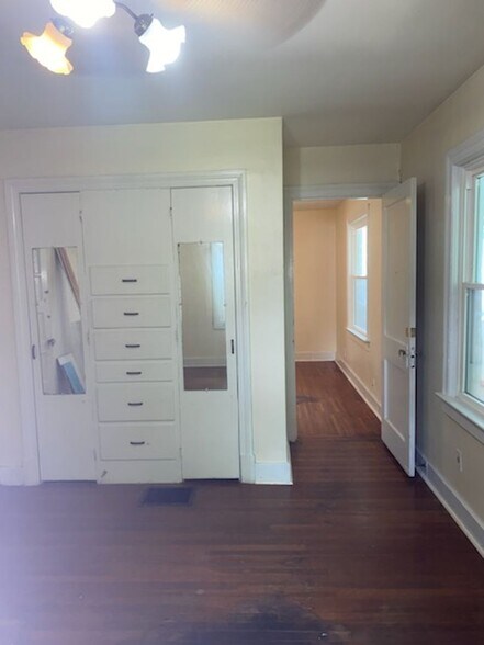 Building Photo - 2119 Ratcliffe Ave