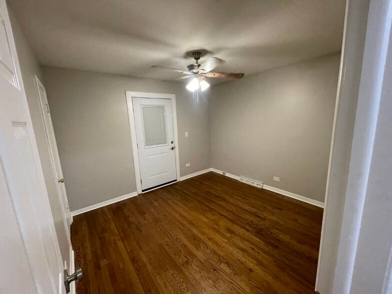 Building Photo - 733 Campbell Ave