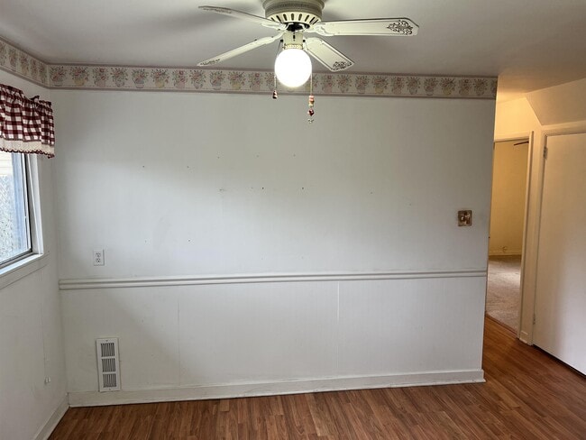 Building Photo - 3122 Commander Dr