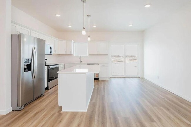 Building Photo - 1517 KEYSTONE CIR NE