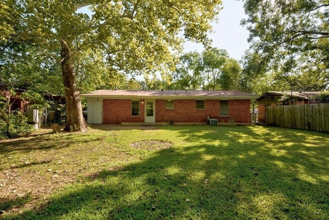Building Photo - 4704 S Forest Dr