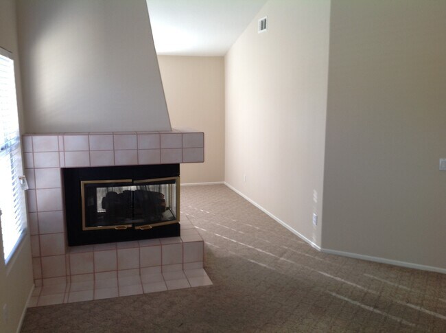 Building Photo - 12414 Ravenna Ln