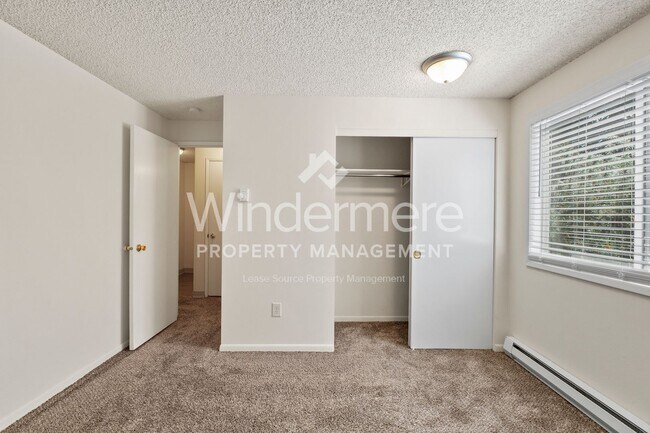 Building Photo - Beautiful and remodeled 1-Bedroom Apartmen...