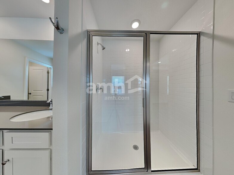 Building Photo - 27121 St Andrews Ave