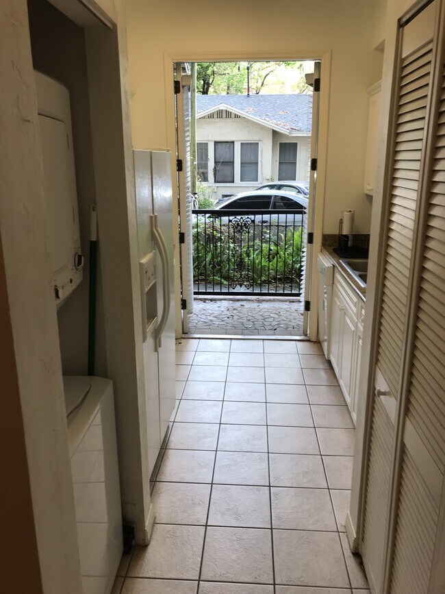 Building Photo - Saint Charles - Luxury 2 Bedroom, 2 Bathroom Condo