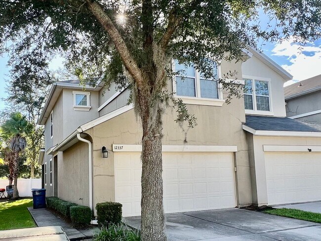 Building Photo - Spacious Townhome on Northside