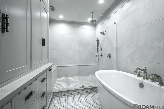 Building Photo - 2221 Olive St