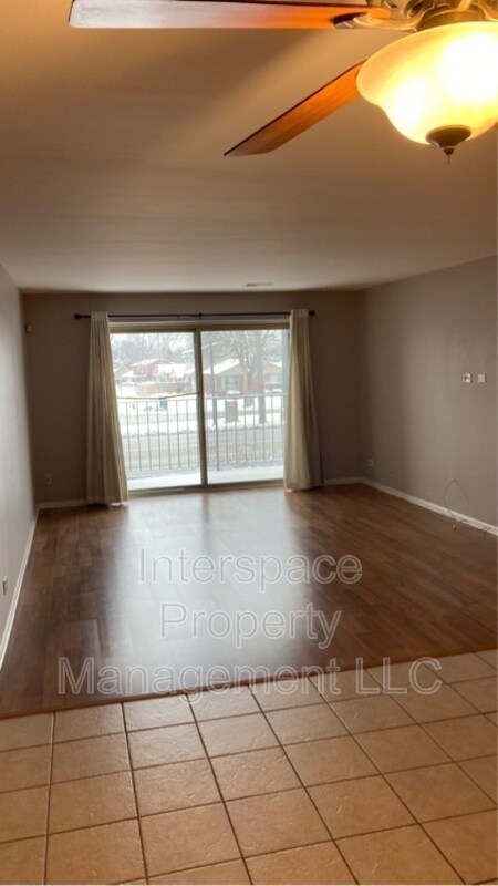 Building Photo - 9937 S Cicero Ave
