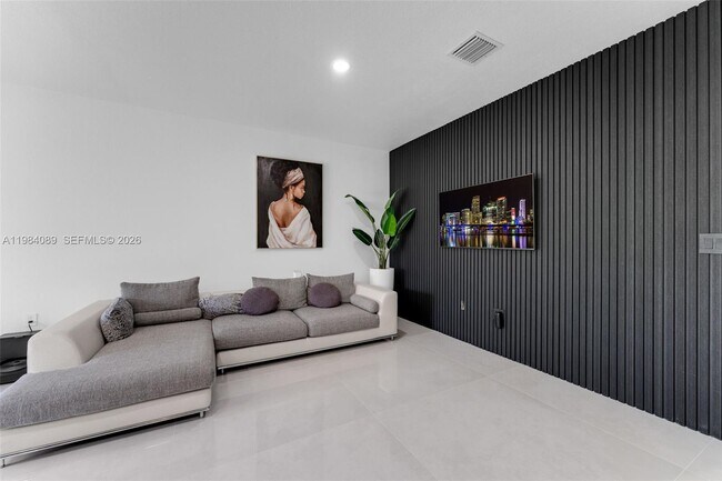 Building Photo - 617 SW 11th St