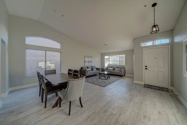 Building Photo - 8940 E Palm Ridge Dr
