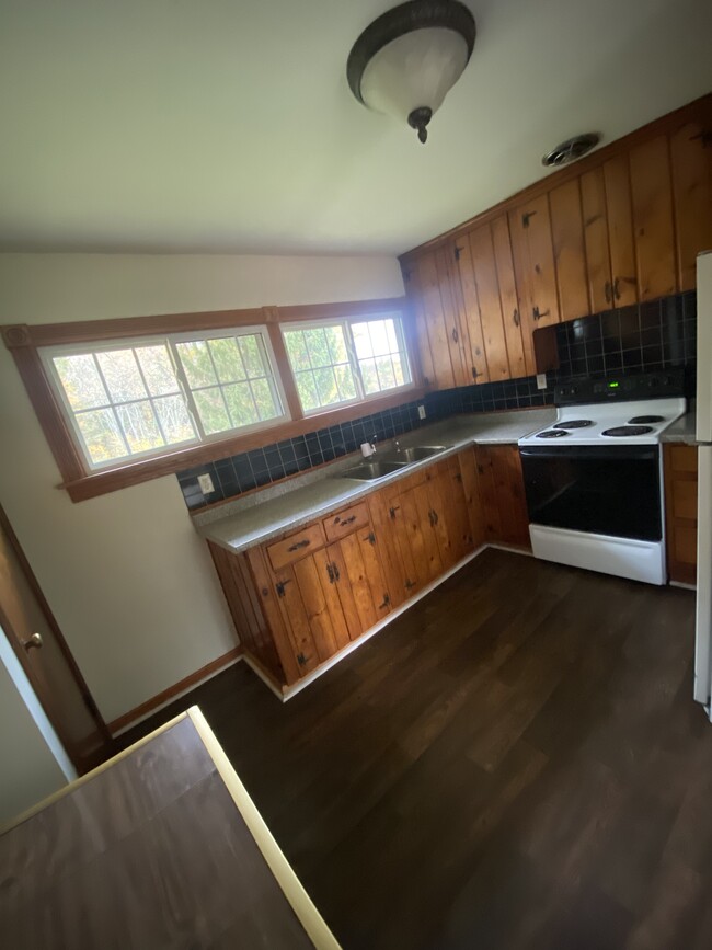 Kitchen - 9008 Mulberry Rd