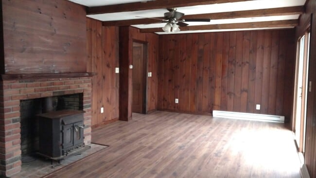 Building Photo - 631 Litchfield Tpke