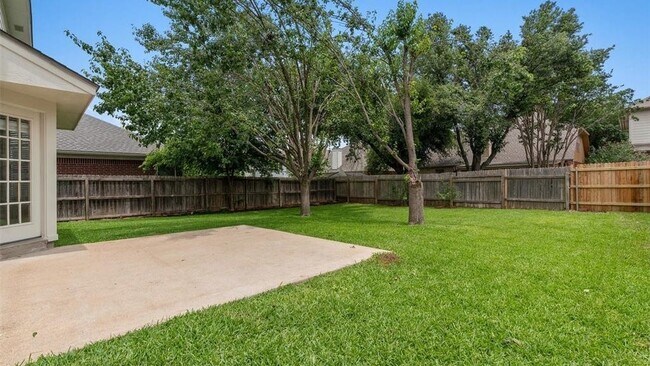 Building Photo - 5017 Cleves St