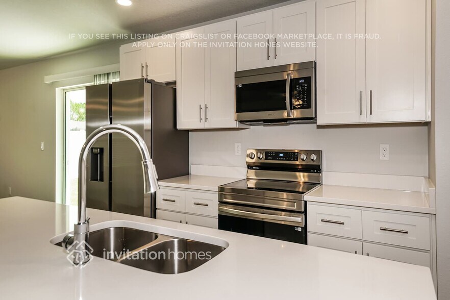 Building Photo - 7 Pineland Ln