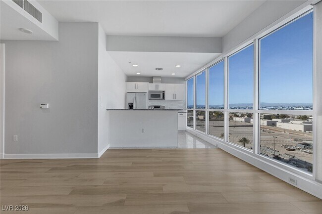 Building Photo - 4525 Dean Martin Dr