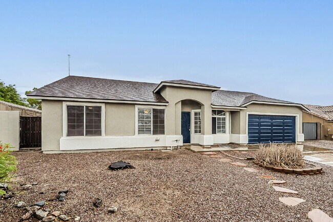 Primary Photo - 841 N Hillridge
