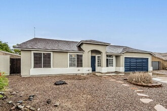 Building Photo - 841 N Hillridge