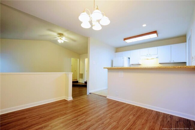 Building Photo - 2102 Forest Hills Dr