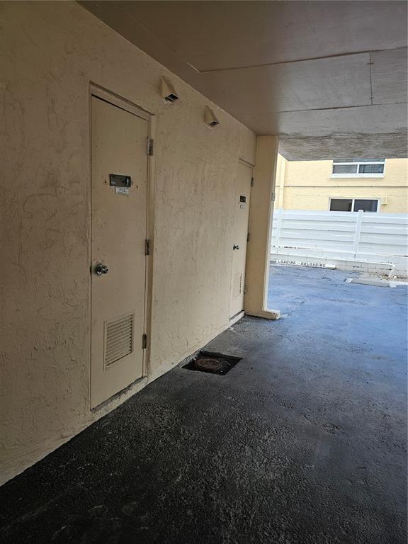 Building Photo - 1255 Tarpon Center Dr