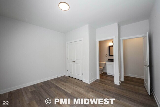 Building Photo - 1525 E Market St