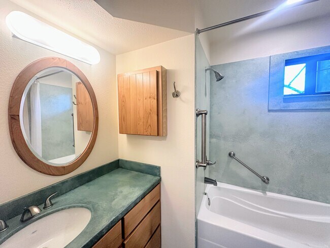 Building Photo - 339 Ravenwood Pl