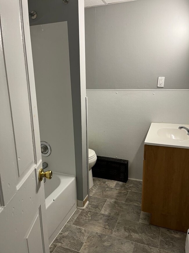 Building Photo - Beautiful 3-bedroom, 1.5-bathroom home in the heart of Lancaster!