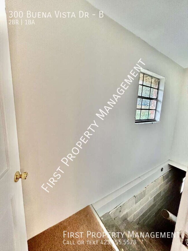 Building Photo - 300 Buena Vista Dr
