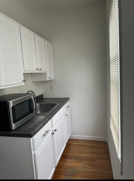 Building Photo - 159 Black Rock Ave