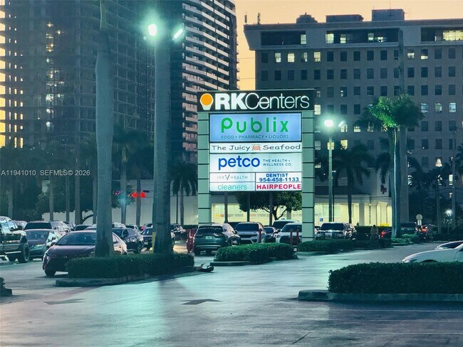 Building Photo - 900 NE 12th Ave