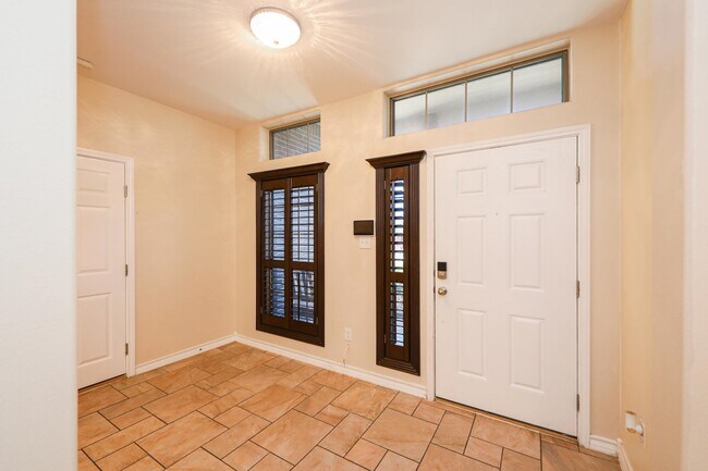 Building Photo - 318 Silverleaf Oak