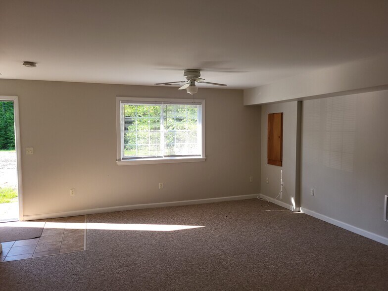 Livingroom - 330 Craney Hill Rd