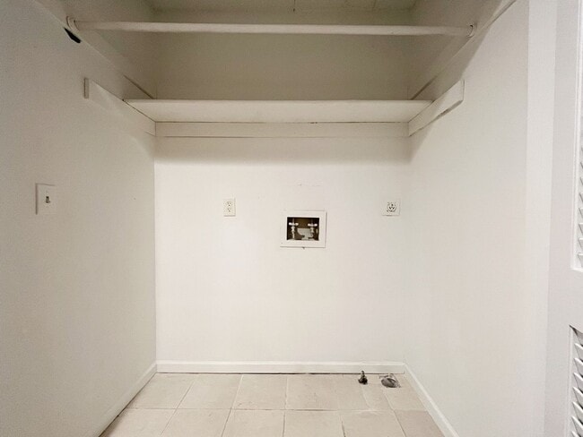 Building Photo - SEE IT NOW: Charming and Well-Maintained H...