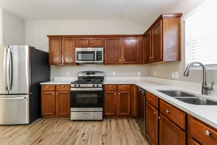 Building Photo - 816 Lightningbug Ln