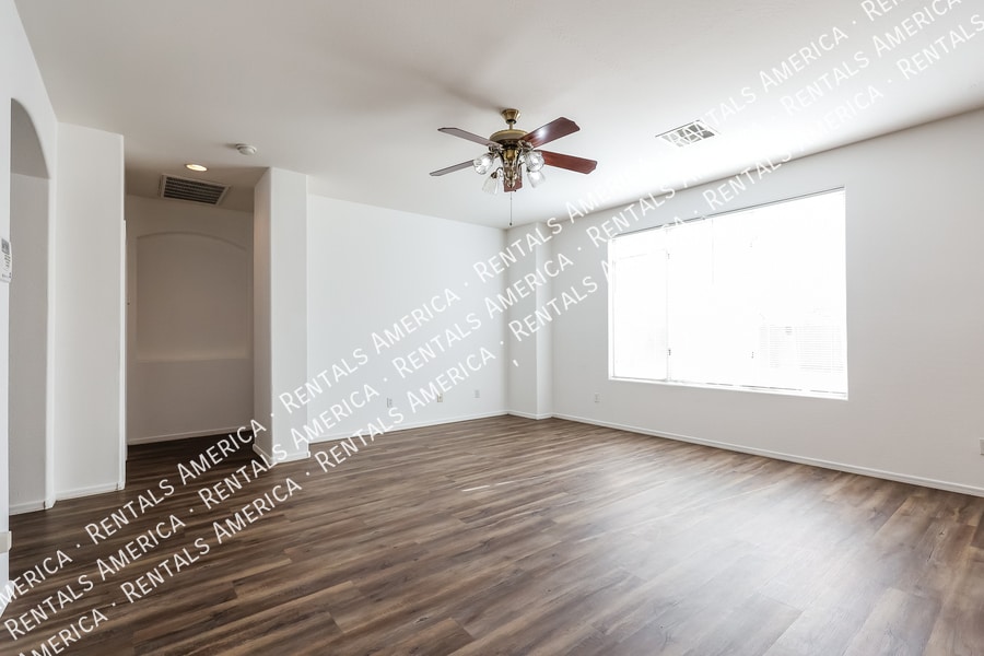 Building Photo - 10417 W Windsor Ave