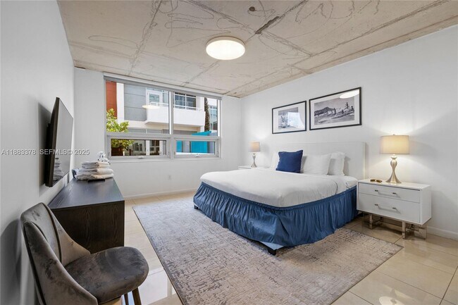 Building Photo - 3250 NE 1st Ave