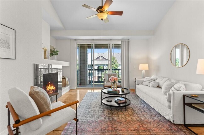 Building Photo - Beautiful 2 Bed 2 Bath Condo in Central Fo...