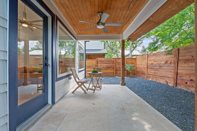 Building Photo - 402 W 55th St