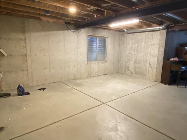 Building Photo - 11960 Meadowood Ln