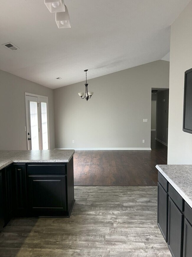 Building Photo - 3-Bedroom Home in Desirable Fields of Lancassange, Jeffersonville