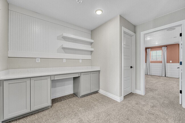 Building Photo - Former Model Home - Superb townhome in great location!