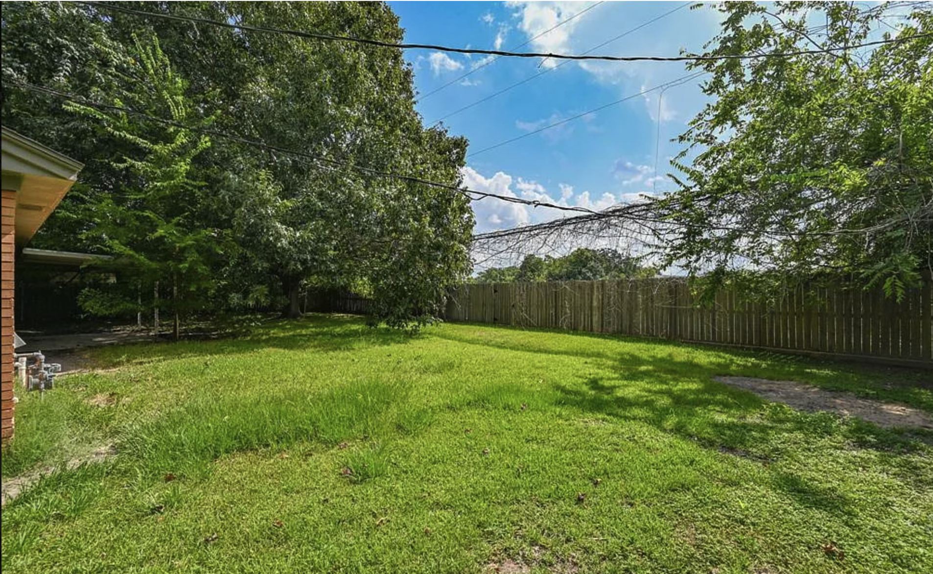 Building Photo - 1507 Bayou Dr